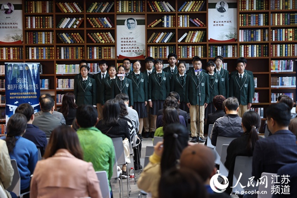 圖為建鄴區(qū)世界讀書(shū)日暨知識(shí)產(chǎn)權(quán)宣傳周版權(quán)宣傳主題活動(dòng)現(xiàn)場(chǎng)。建萱攝