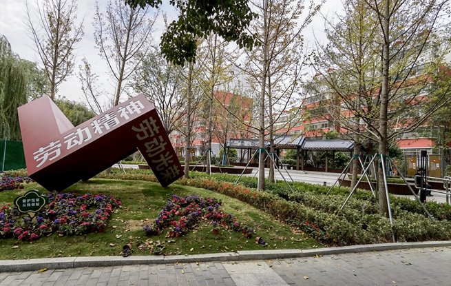 位于晶華新邨小區(qū)南側新建的城市“口袋公園”。東海縣委宣傳部供圖