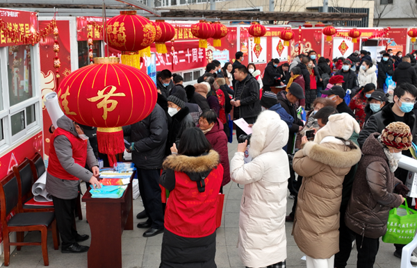 活動(dòng)現(xiàn)場(chǎng)人山人海、熱鬧非凡。灌南縣委宣傳部供圖