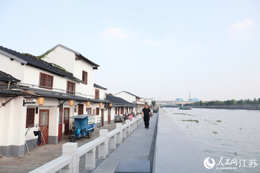 運河邊的戚墅堰老街舊貌換新顏，百姓在此安居樂業(yè)。人民網(wǎng) 余樂攝