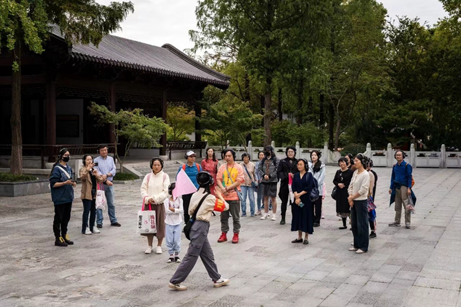 “Voice Walk聲音漫游劇”亮相棲霞山。棲霞區(qū)委宣傳部供圖