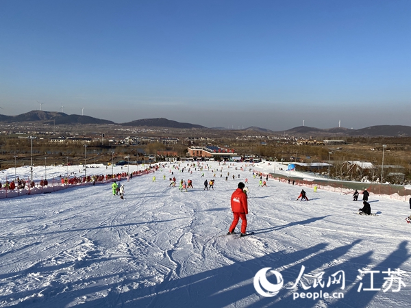 大景山滑雪場(chǎng)。人民網(wǎng) 楊維瓊攝