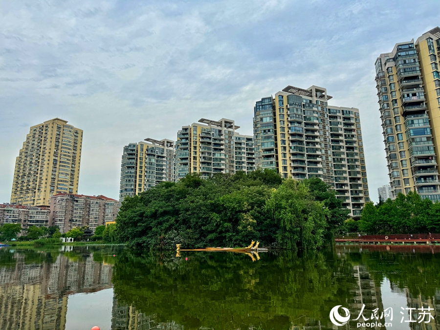 莫愁湖上的“生態(tài)鳥島”。人民網(wǎng)記者 馬曉波攝