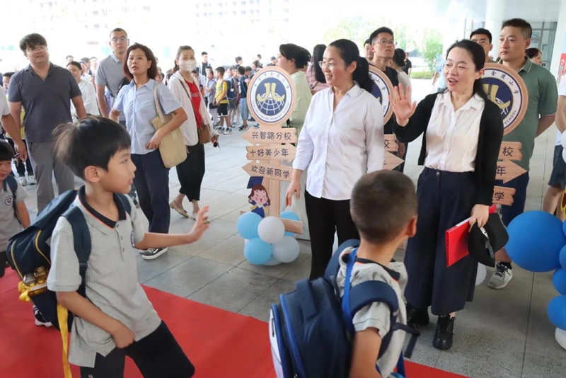 金陵小學(xué)興智路分校新學(xué)期第一天。學(xué)校供圖